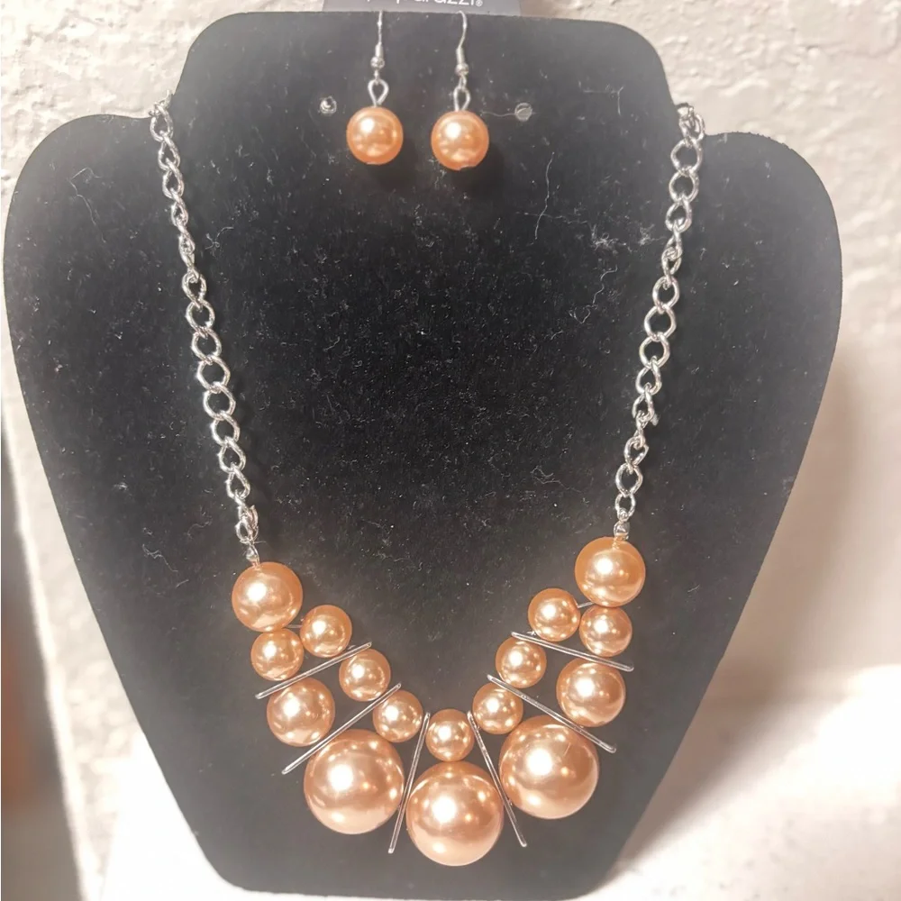 Elegant Pearl Necklace and Earring Set - Picture 5 of 5